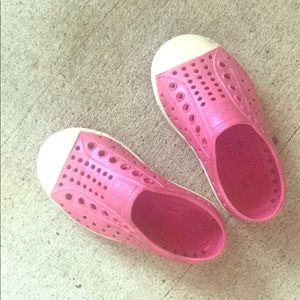 Pink iridescent native shoes 7